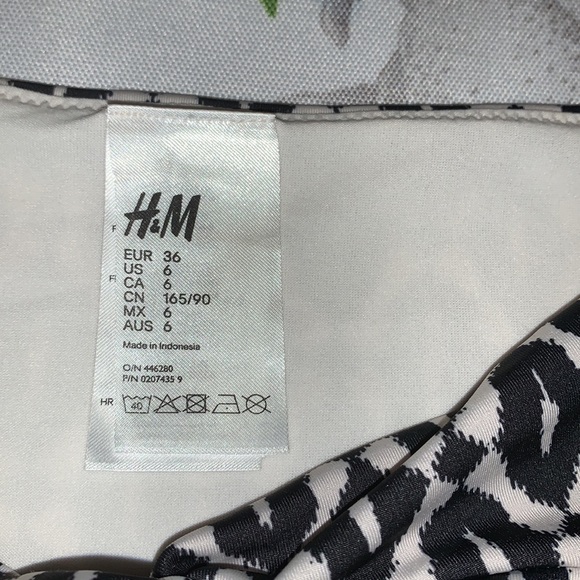 Victoria Secrets black bikini top w H&M bottom - Picture 5 of 6